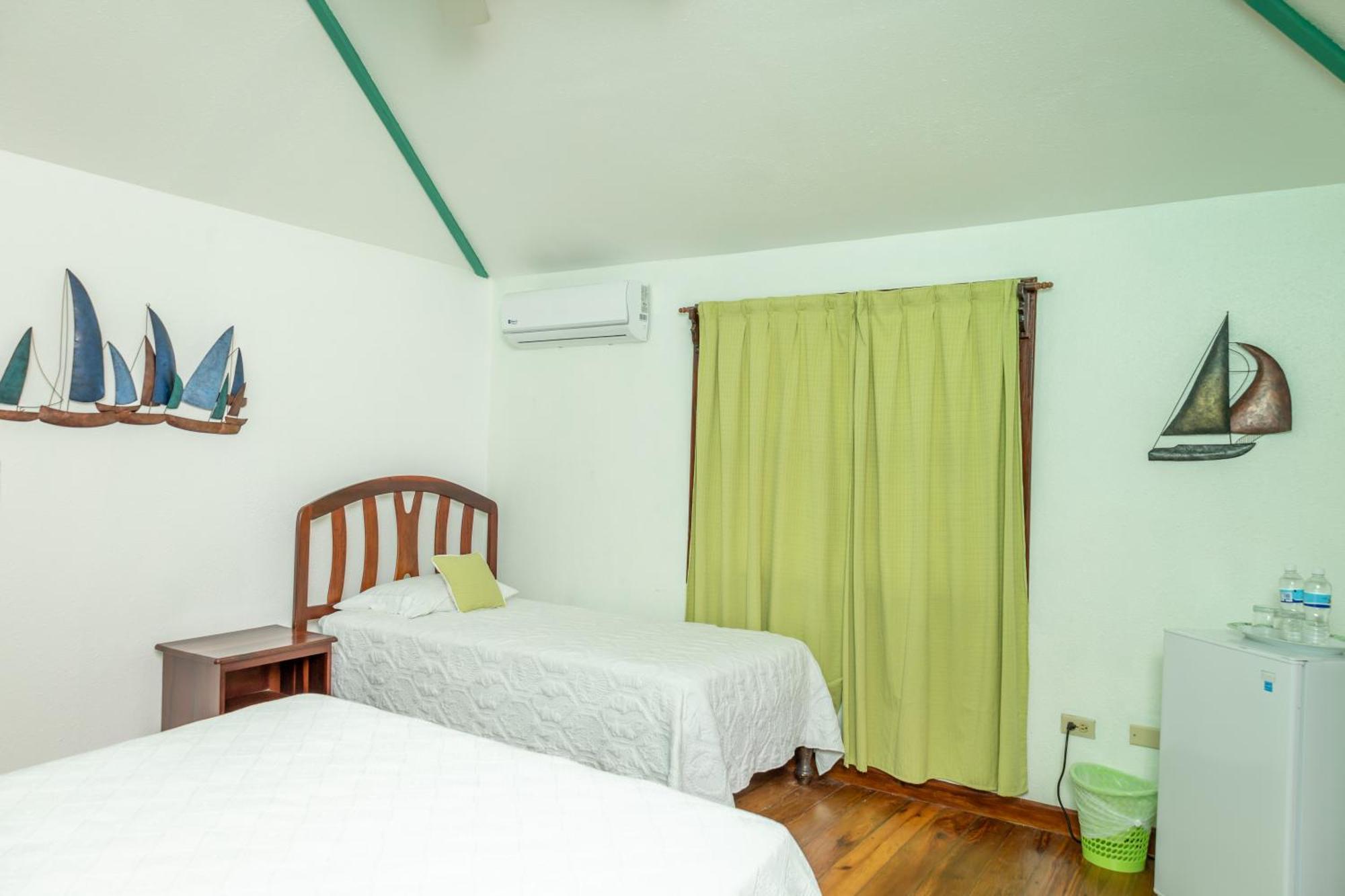Seagrape Plantation Resort & Dive Center Вест-Энд Номер фото
